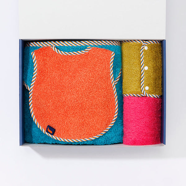 BABY COLLECTION GIFT SWADDLE BLANKET X 1 / BELT COVER X 1 / HANDY TOWEL X 1 |ベビーコレクションギフト – おくるみタオル×1 / スタイ×1 / ベルトカバー×1 / ループ付きタオル×1